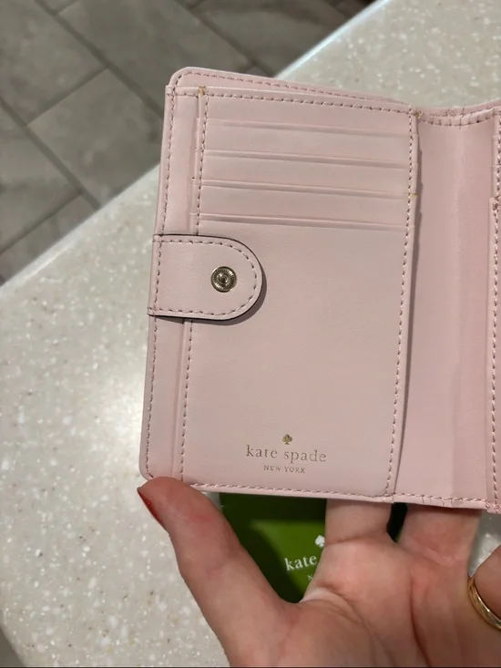 kate spade pale pink pebbled wallet with gold plaque - Picture 5 of 12